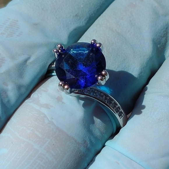 Video in listing. Women's marked 925 blue stone ring. - Picture 9 of 9
